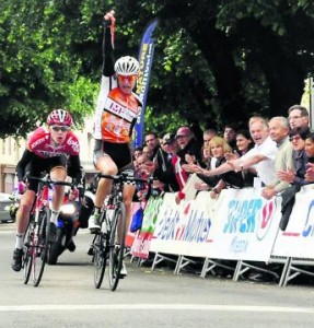 Saint-Girons (ici avec la victoire de Léo Vincent l'an dernier lors de la 4e étape) reste l'arrivée historique de la Ronde de l'isard./ Photo DDM. F.R 